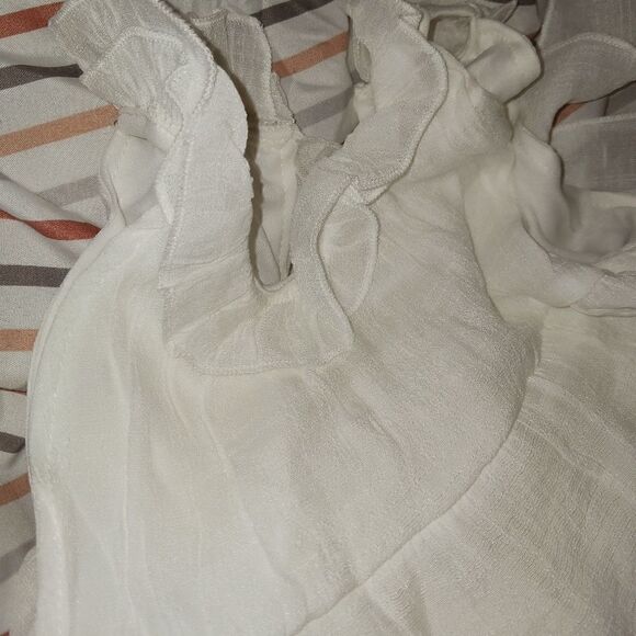 Kamtenia Woman's white flowy dress - Picture 3 of 4